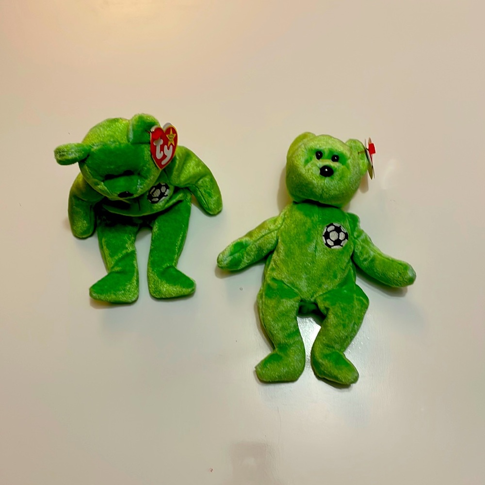 Ty Beanie Baby * Kicks the Soccer Bear * Date of birth: Aug 16, 1998 *
